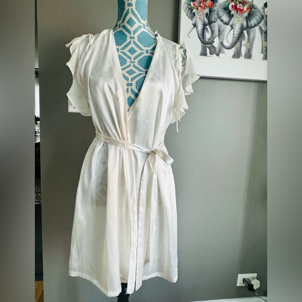 Oscar De La Renta Ivory Short Robe Size xS Pink Label Sheer Attached Satin Belt